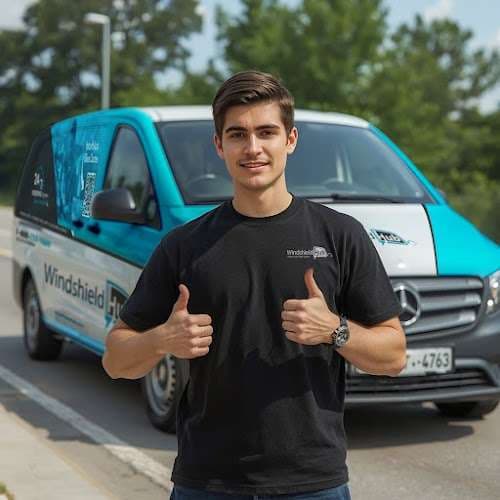 Image of WindshieldHUB